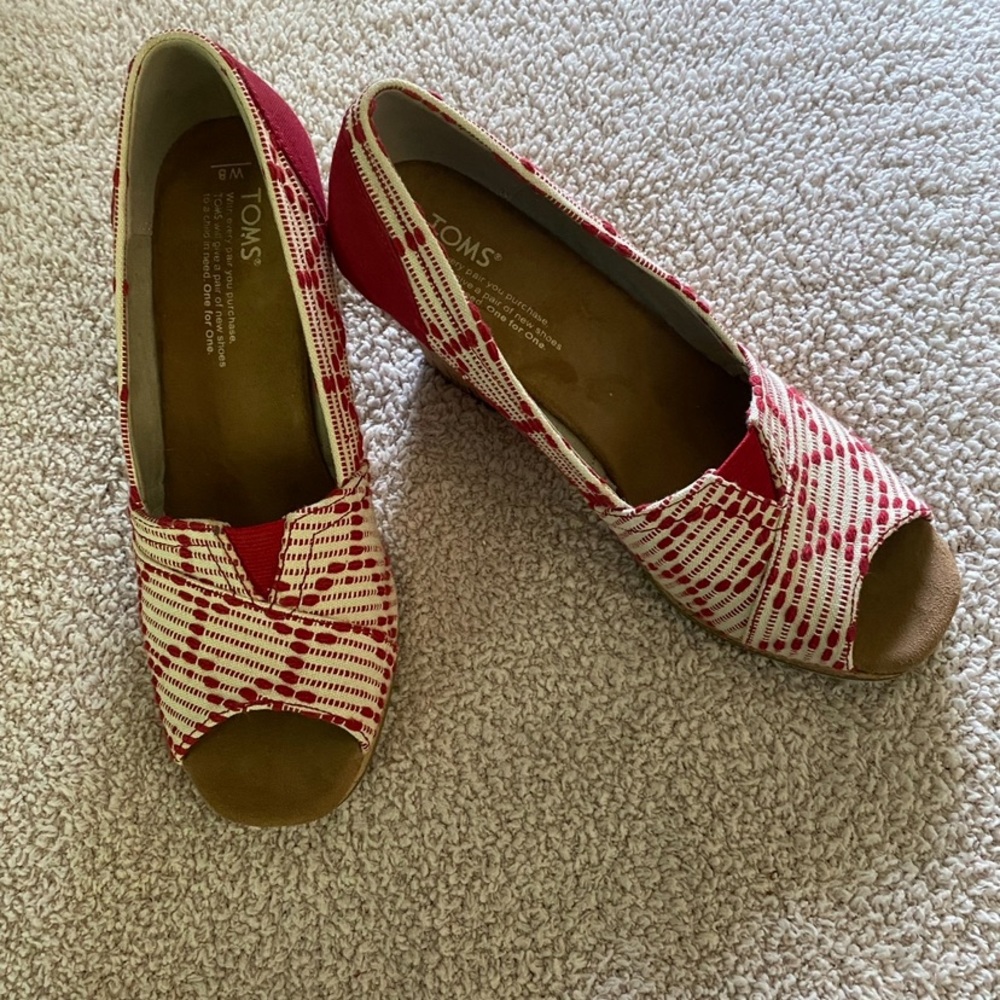Toms wedge shoe